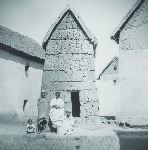 Musée de la photographie - Entrée gratuite pour l&#039;exposition  « Maison des Vivants »