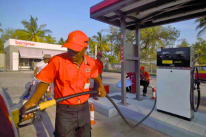 Baisse des prix à la pompe - Un répit relatif pour les consommateurs