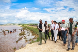 Toliara II Rajoelina annonce le renforcement de la digue de Fiherenana