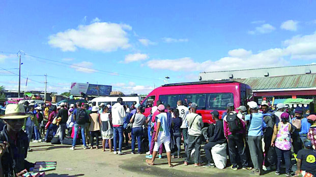 Transport reliant Antananarivo et Antsirabe - Une quarantaine de taxis-brousses réquisitionnés
