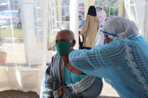 Les personnes âgées font partie des vulnérables ciblées par la vaccination pour se protéger des formes graves de la pandémie