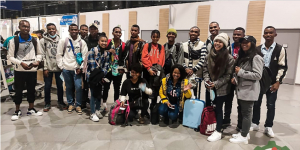 Plusieurs étudiants malagasy en partance pour le Maroc, en 2022, à l’aéroport d’Ivato