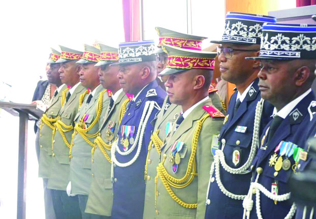 Forces armées - Pluie d’étoiles chez les officiers