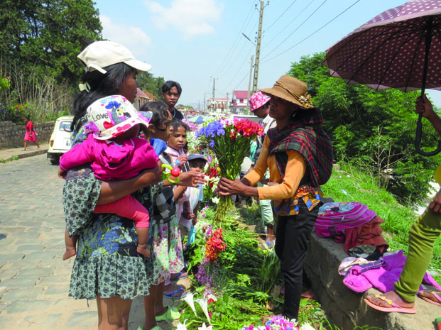 Fête de la Toussaint - Ruée vers les marchés aux fleurs
